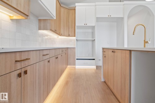 20908 128 Avenue, Edmonton, AB - Indoor Photo Showing Kitchen
