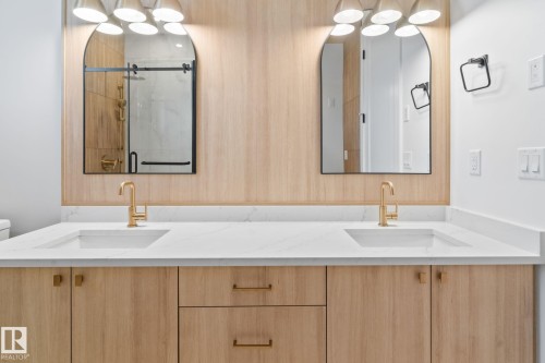 20908 128 Avenue, Edmonton, AB - Indoor Photo Showing Bathroom