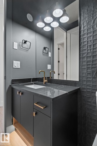 20908 128 Avenue, Edmonton, AB - Indoor Photo Showing Bathroom