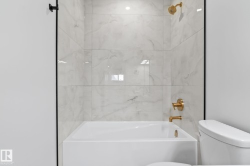 20908 128 Avenue, Edmonton, AB - Indoor Photo Showing Bathroom