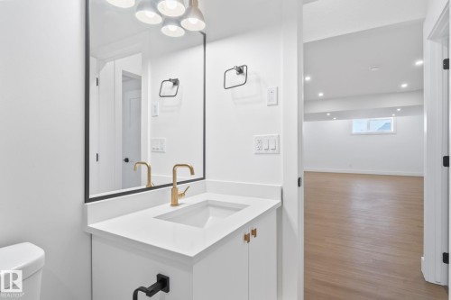 20908 128 Avenue, Edmonton, AB - Indoor Photo Showing Bathroom