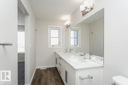 4299 Kinglet Drive, Edmonton, AB - Indoor Photo Showing Bathroom