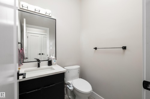 23 Hunter Place, Spruce Grove, AB - Indoor Photo Showing Bathroom