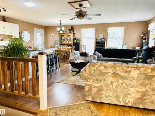 465012 Rge Road 253, Rural Wetaskiwin County, AB - Indoor Photo Showing Bedroom