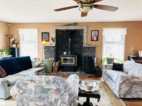 465012 Rge Road 253, Rural Wetaskiwin County, AB - Indoor Photo Showing Living Room With Fireplace