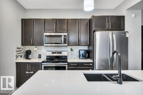 2821 Anton Wynd, Edmonton, AB - Indoor Photo Showing Kitchen With Double Sink With Upgraded Kitchen