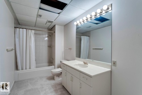 12416 29A Avenue, Edmonton, AB - Indoor Photo Showing Bathroom