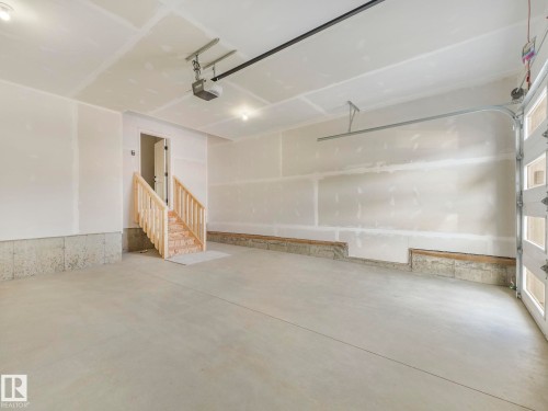 3138 Magpie Wy, Edmonton, AB - Indoor Photo Showing Garage