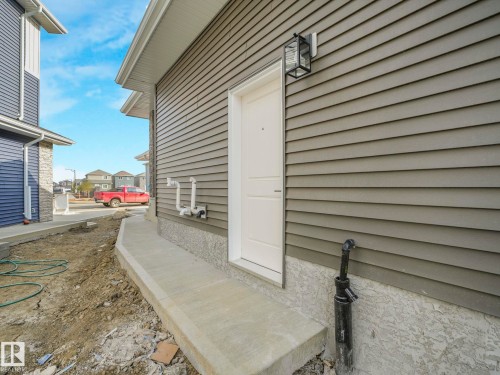 3138 Magpie Wy, Edmonton, AB - Outdoor With Exterior