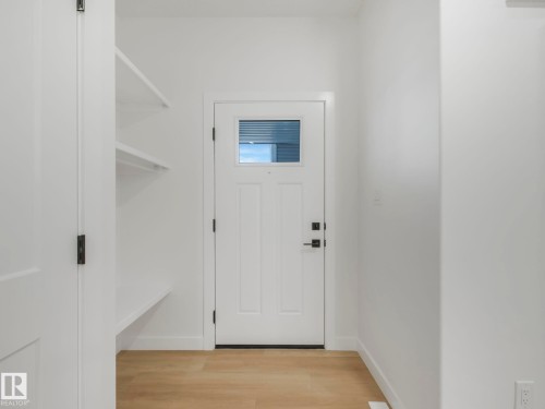3138 Magpie Wy, Edmonton, AB - Indoor