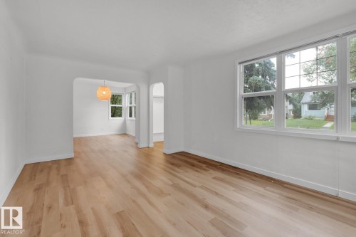 11130 71 Avenue, Edmonton, AB - Indoor