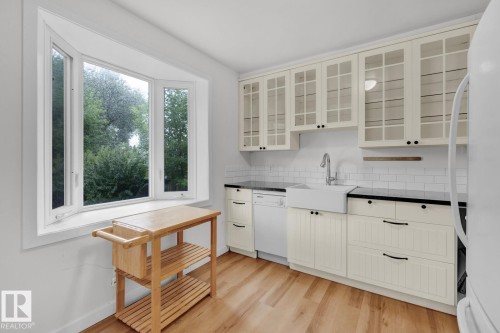 11130 71 Avenue, Edmonton, AB - Indoor