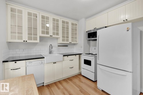 11130 71 Avenue, Edmonton, AB - Indoor Photo Showing Kitchen