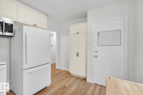 11130 71 Avenue, Edmonton, AB - Indoor Photo Showing Kitchen