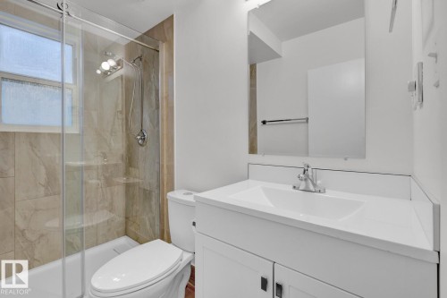 11130 71 Avenue, Edmonton, AB - Indoor Photo Showing Bathroom
