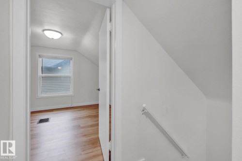 11130 71 Avenue, Edmonton, AB - Indoor Photo Showing Other Room