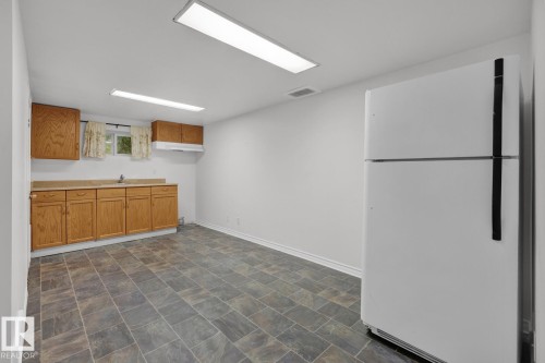 11130 71 Avenue, Edmonton, AB - Indoor Photo Showing Other Room