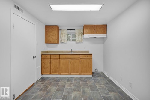 11130 71 Avenue, Edmonton, AB - Indoor