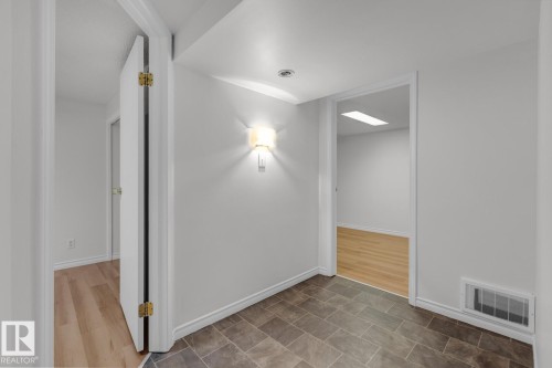 11130 71 Avenue, Edmonton, AB - Indoor Photo Showing Other Room