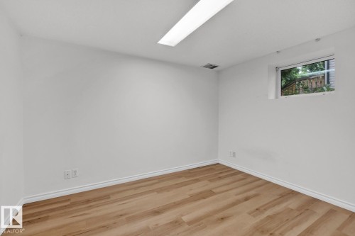 11130 71 Avenue, Edmonton, AB - Indoor Photo Showing Other Room