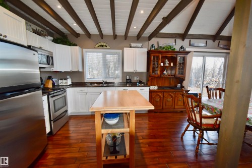 603 59201 Rng Road 95, Rural St. Paul County, AB - Indoor Photo Showing Kitchen