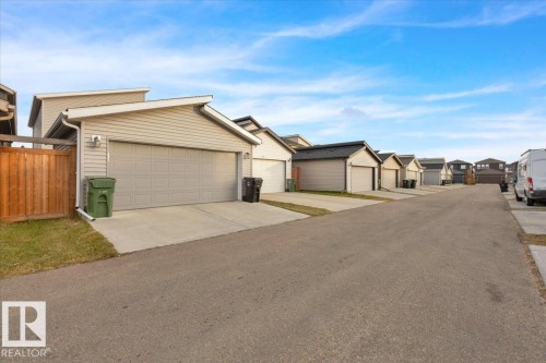 788 Berg Loop, Leduc, AB - Outdoor