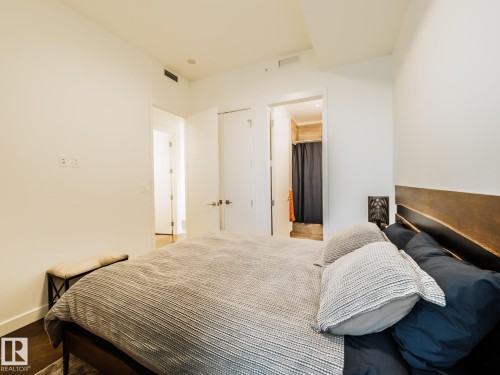 4402 10360 102 Street, Edmonton, AB - Indoor Photo Showing Bedroom