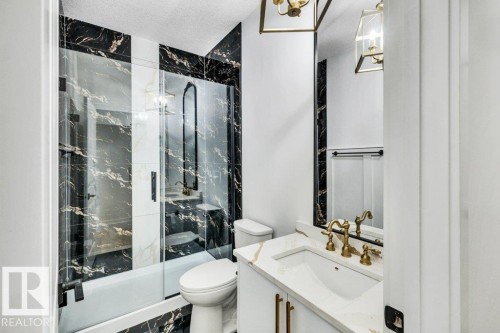 11010 174A Avenue, Edmonton, AB - Indoor Photo Showing Bathroom