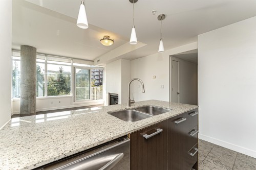 207 2612 109 Street, Edmonton, AB - Indoor Photo Showing Kitchen With Double Sink With Upgraded Kitchen