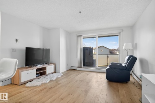 203 13908 136 Street, Edmonton, AB - Indoor Photo Showing Living Room