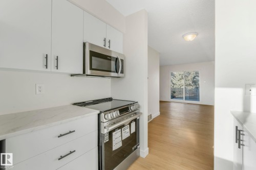 5833 Riverbend Road, Edmonton, AB - Indoor Photo Showing Kitchen