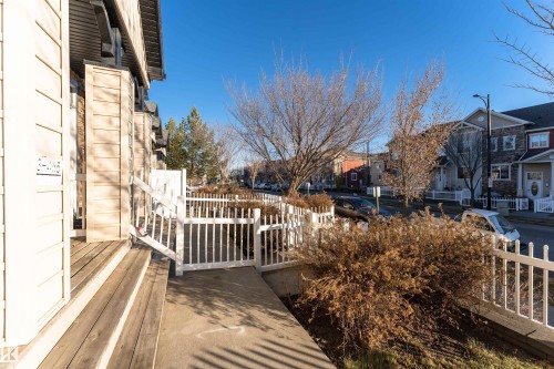 3 465 Hemingway Rd, Edmonton, AB - Outdoor