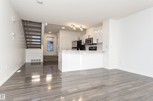 3 465 Hemingway Rd, Edmonton, AB - Indoor Photo Showing Kitchen