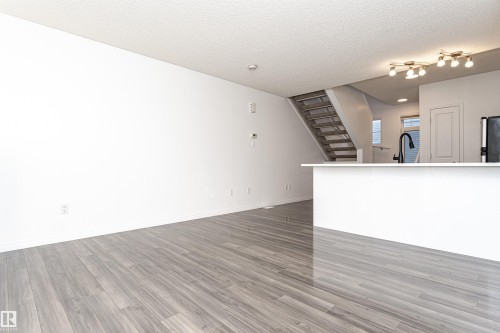 3 465 Hemingway Rd, Edmonton, AB - Indoor