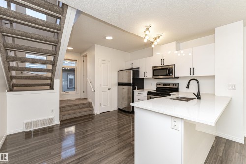 3 465 Hemingway Rd, Edmonton, AB - Indoor Photo Showing Kitchen With Stainless Steel Kitchen With Double Sink With Upgraded Kitchen