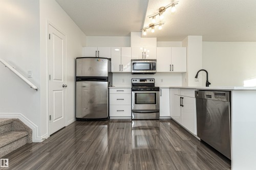 3 465 Hemingway Rd, Edmonton, AB - Indoor Photo Showing Kitchen With Stainless Steel Kitchen