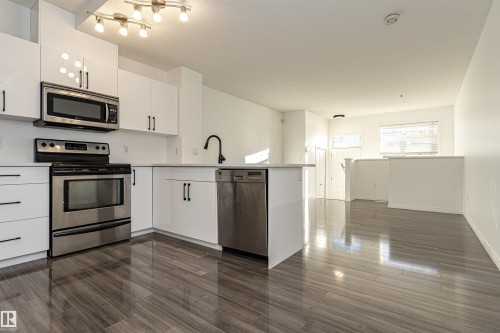 3 465 Hemingway Rd, Edmonton, AB - Indoor Photo Showing Kitchen With Stainless Steel Kitchen