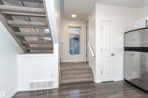 3 465 Hemingway Rd, Edmonton, AB - Indoor