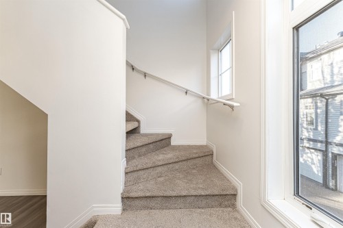 3 465 Hemingway Rd, Edmonton, AB - Indoor