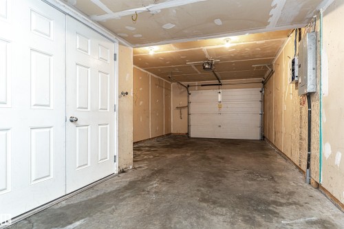 3 465 Hemingway Rd, Edmonton, AB - Indoor Photo Showing Garage