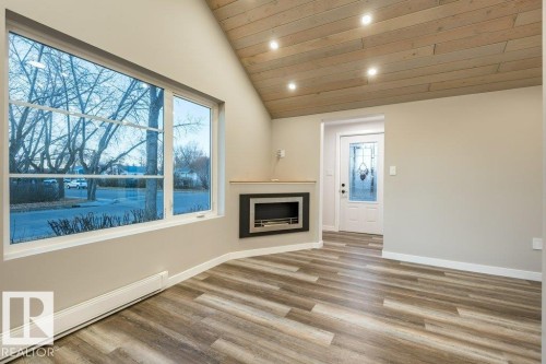 4713 48 Avenue, Wetaskiwin, AB - Indoor With Fireplace