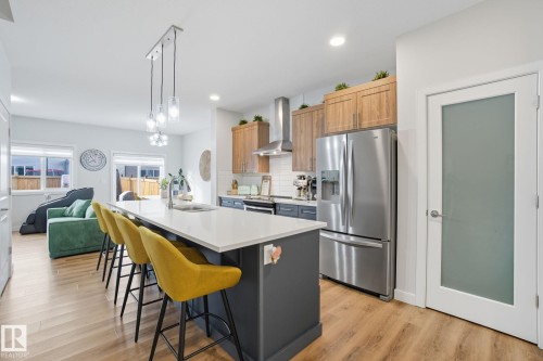 9307 Pear Link Sw, Edmonton, AB - Indoor Photo Showing Kitchen