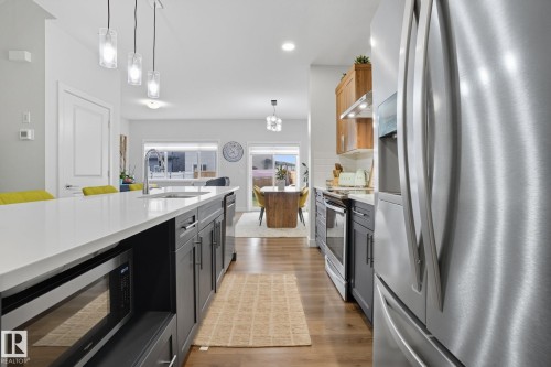 9307 Pear Link Sw, Edmonton, AB - Indoor Photo Showing Kitchen With Upgraded Kitchen
