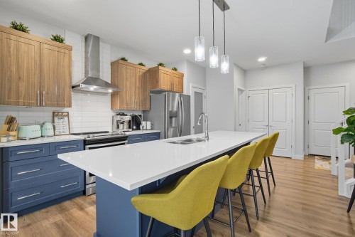 9307 Pear Link Sw, Edmonton, AB - Indoor Photo Showing Kitchen With Double Sink With Upgraded Kitchen