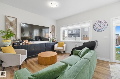 9307 Pear Link Sw, Edmonton, AB - Indoor Photo Showing Living Room