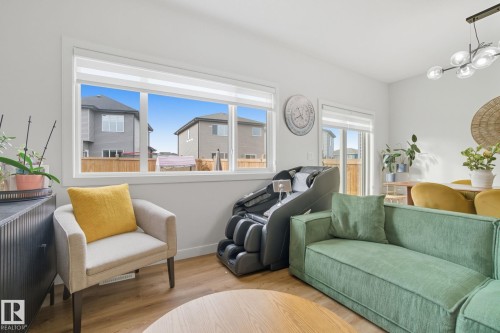 9307 Pear Link Sw, Edmonton, AB - Indoor Photo Showing Living Room