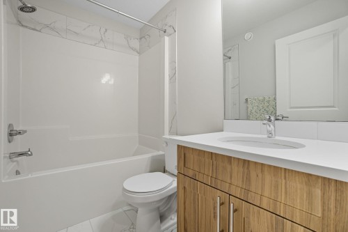 9307 Pear Link Sw, Edmonton, AB - Indoor Photo Showing Bathroom