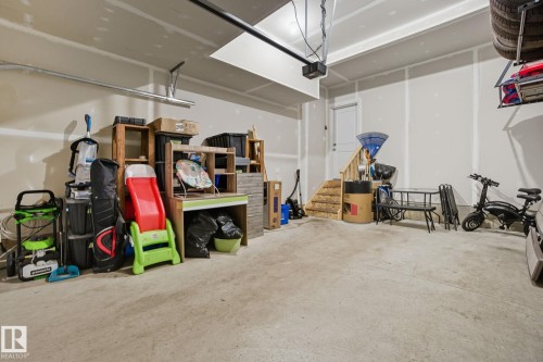 9307 Pear Link Sw, Edmonton, AB - Indoor Photo Showing Garage