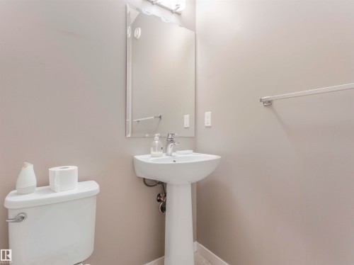 3565 Cherry Landing Landing, Edmonton, AB - Indoor Photo Showing Bathroom