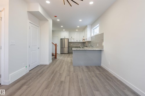 10446 142 Street, Edmonton, AB - Indoor Photo Showing Kitchen
